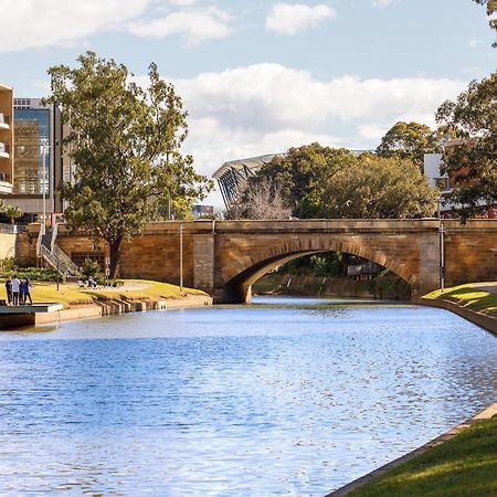 Meriton Suites Church Street, Parramatta Sydney Esterno foto